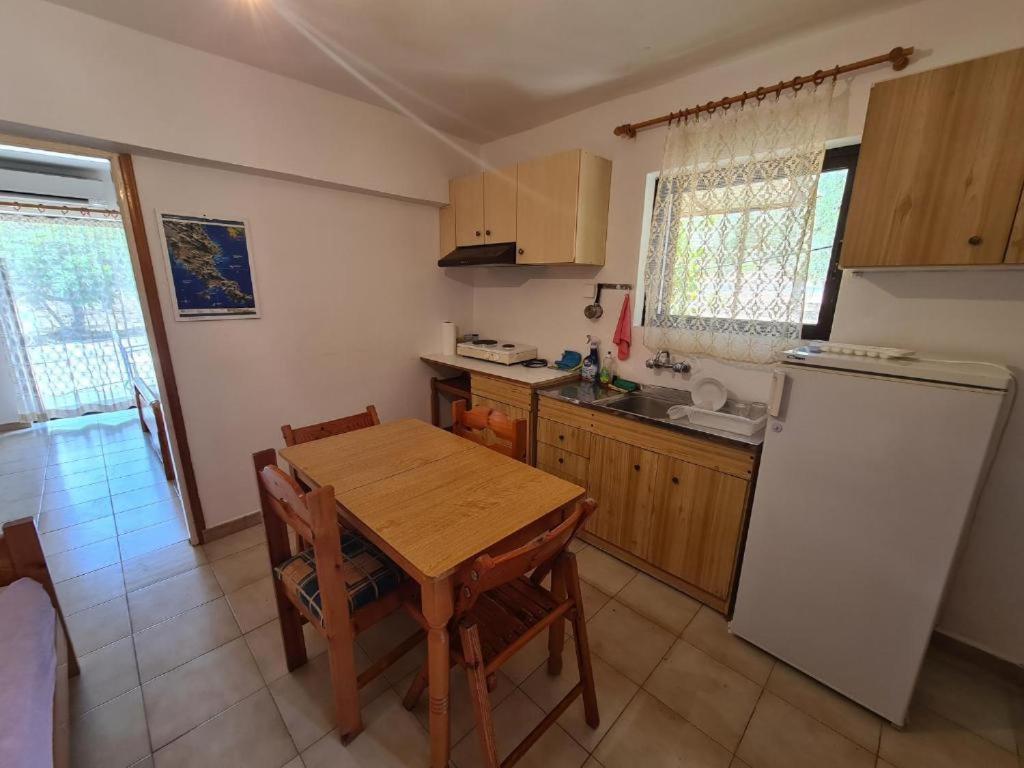 Το Κτήμα Της Ελιάς Του Τάκη Guest House Paralia Demonias Eksteriør bilde