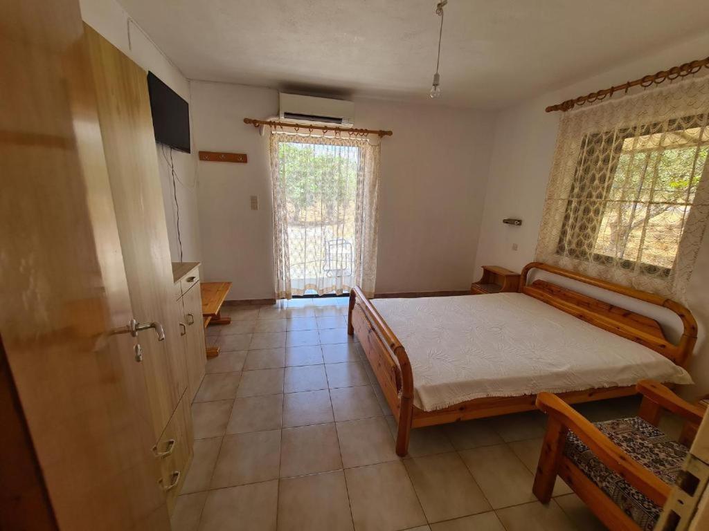 Το Κτήμα Της Ελιάς Του Τάκη Guest House Paralia Demonias Eksteriør bilde