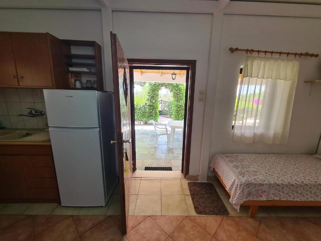 Το Κτήμα Της Ελιάς Του Τάκη Guest House Paralia Demonias Eksteriør bilde